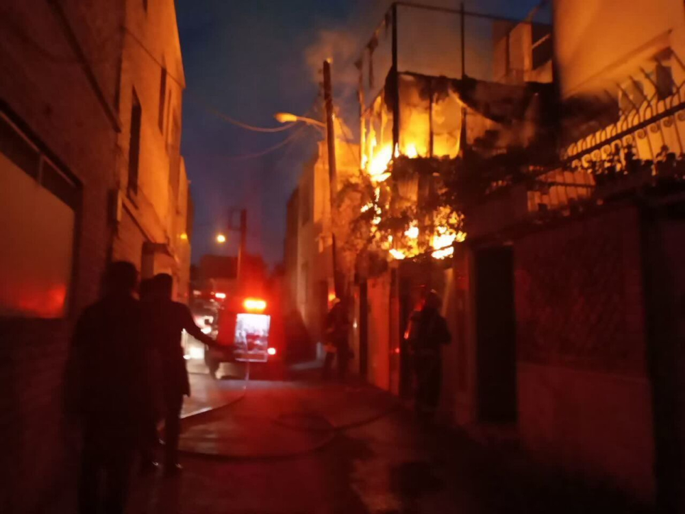 آتش‌نشانان قمی یک خانواده ۳نفره را از مرگ نجات دادند